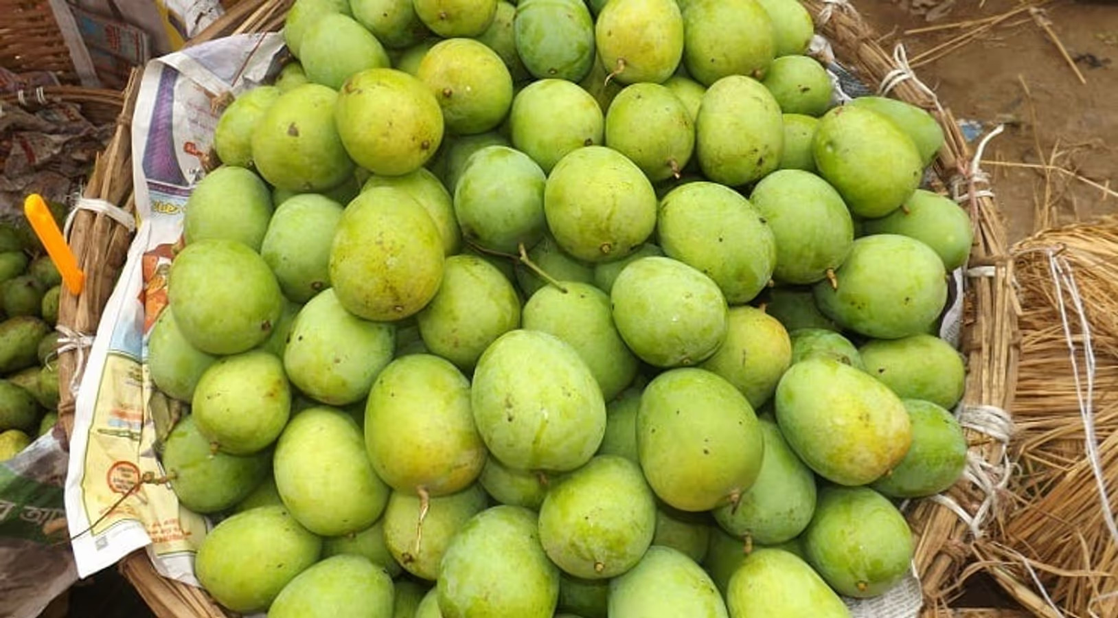 স্বাদে অতুলনীয় ল্যাংড়া আম